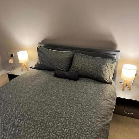Modern Room Homestay In Apartment With Private Bathroom London Borough of London Borough of Croydon Exterior foto