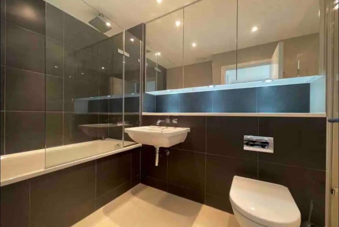 Modern Room Homestay In Apartment With Private Bathroom London Borough of London Borough of Croydon Exterior foto