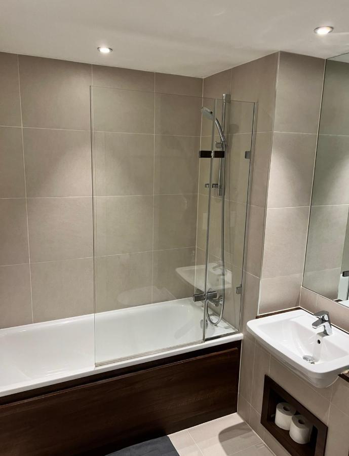 Modern Room Homestay In Apartment With Private Bathroom London Borough of London Borough of Croydon Exterior foto