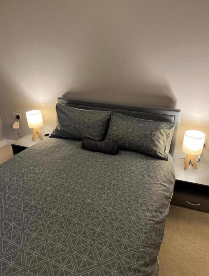 Modern Room Homestay In Apartment With Private Bathroom London Borough of London Borough of Croydon Exterior foto